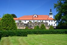 castle,palace,museum,statue,czech,republic,hrad,national,cultural,property,High,Gothic,Roman,Chapel,Holy,Cross,holiday,vacation,bohemia,sun,zamek,ceska,republika,leto,letni,summer,tourist,tourism,turistika,hiking,trip,vylet,pamatka,pamatky,zakupy,park,franz,ferdinand,habsburg