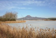 Džabal Tubkal čili Oblík, v popředí Dobroměřický rybník
