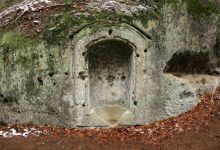 skalní výklenková kaple nad Pavliným údolím