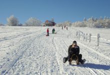 Pokud jsou ideální podmínky, dá se Fojtovická pláň sjet na saních, jinak se musí bohužel šlapat.